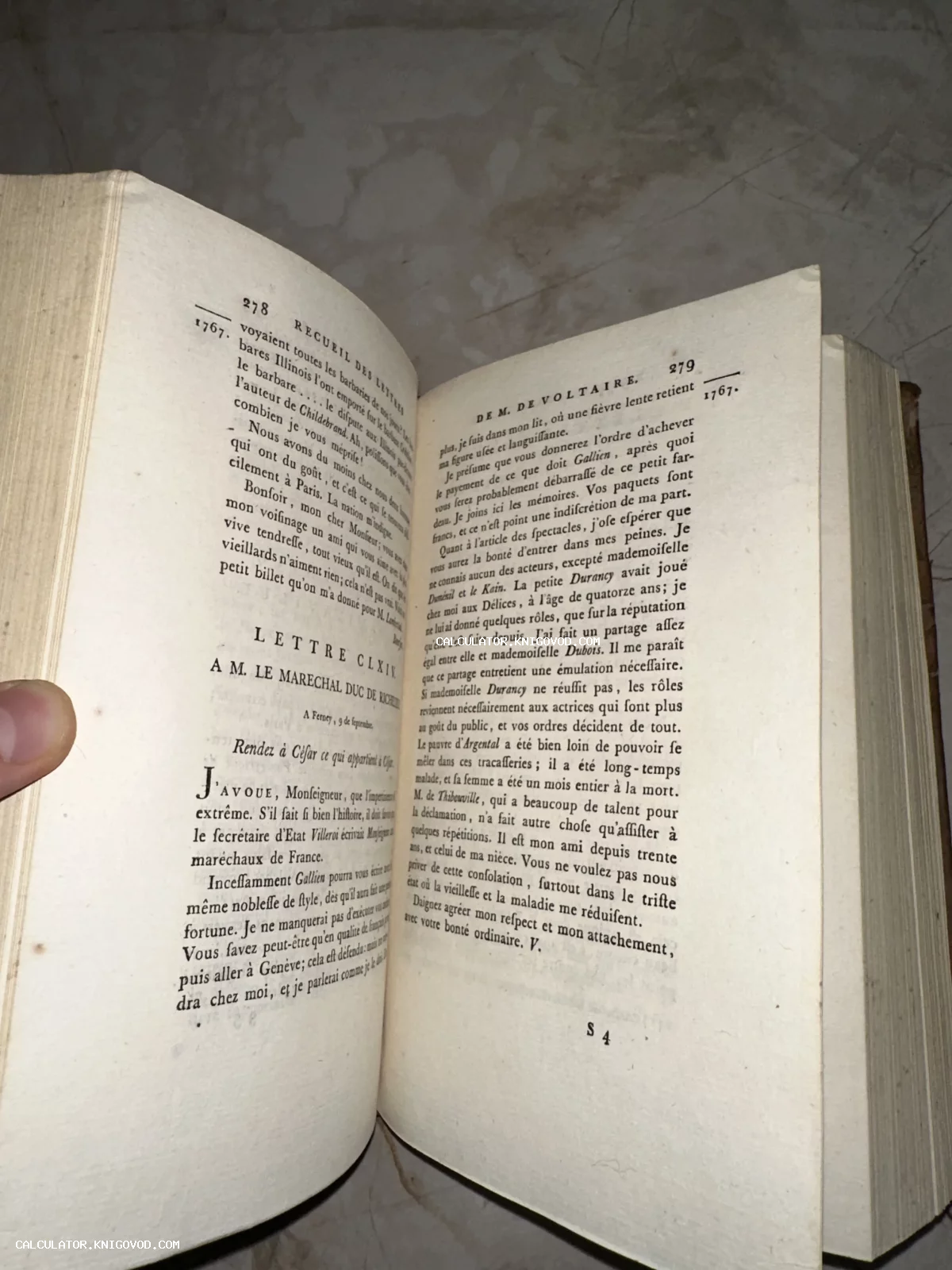 Разворот старинной книги на французском языке с текстом писем Вольтера, страницы 278-279.