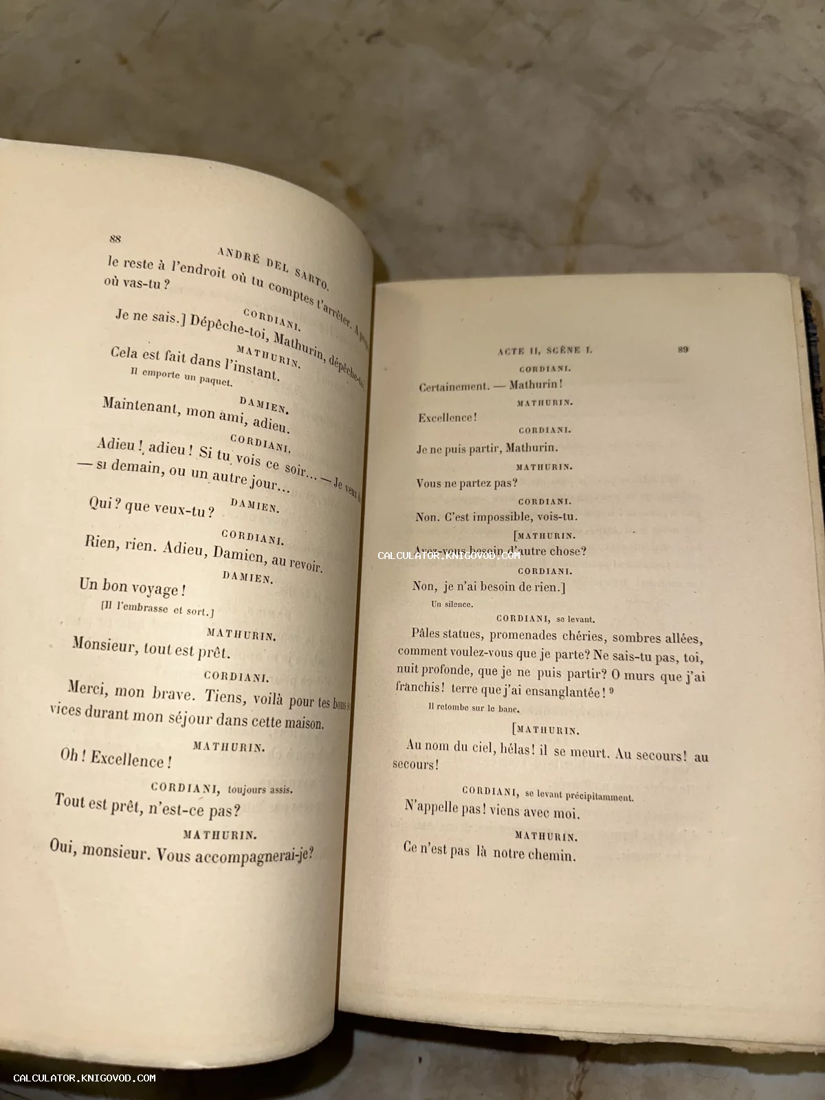 Разворот старинной книги с французским текстом пьесы Андре дель Сарто, страницы 88 и 89.