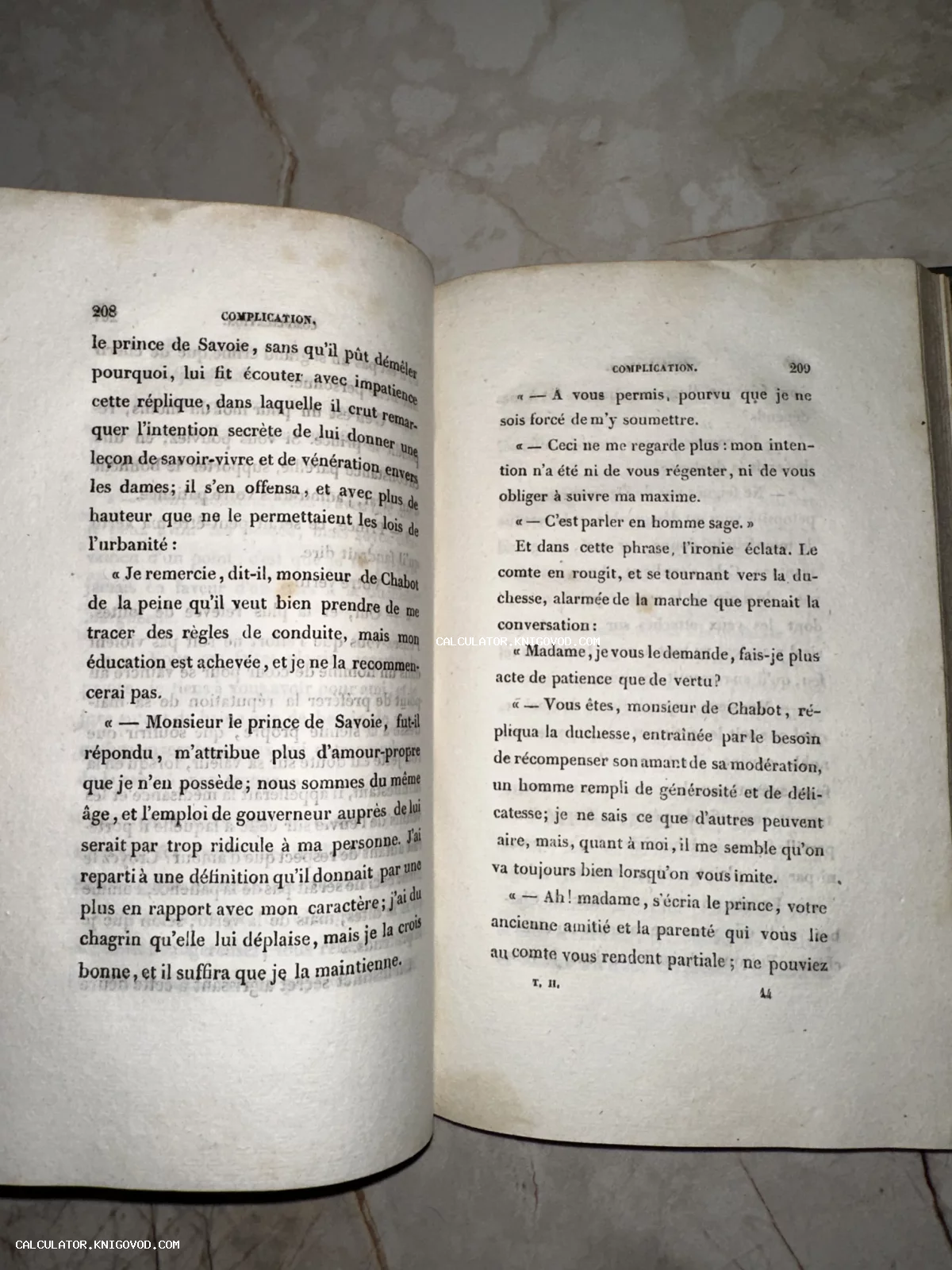 Открытая старинная книга с печатным текстом на французском языке, страницы 208 и 209, заголовок Complication.