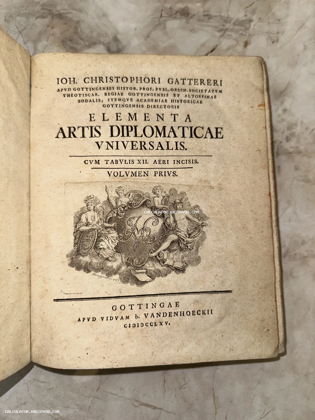 Титульный лист старинной латинской книги 1765 года с гравированной виньеткой в центре и классической типографикой.