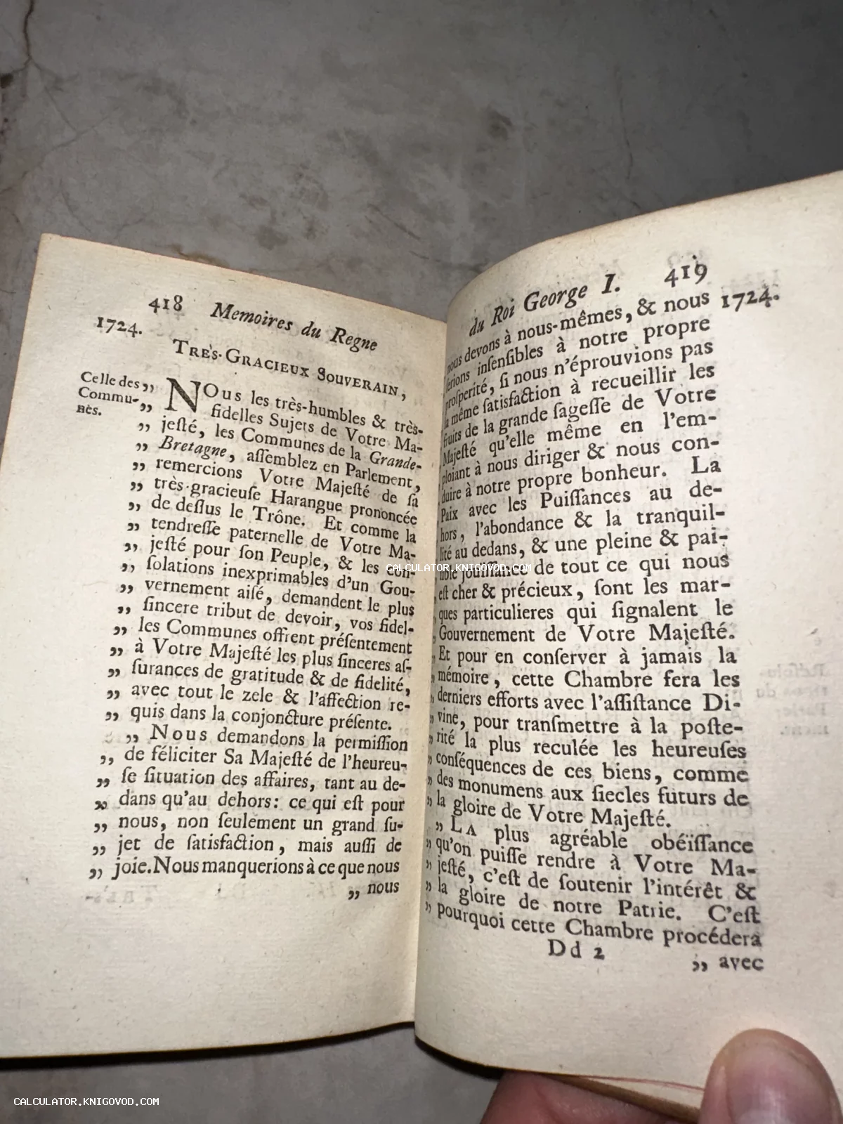 Разворот антикварной книги 1724 года на французском языке с текстом, посвященным королю Георгу I, страницы 418-419.
