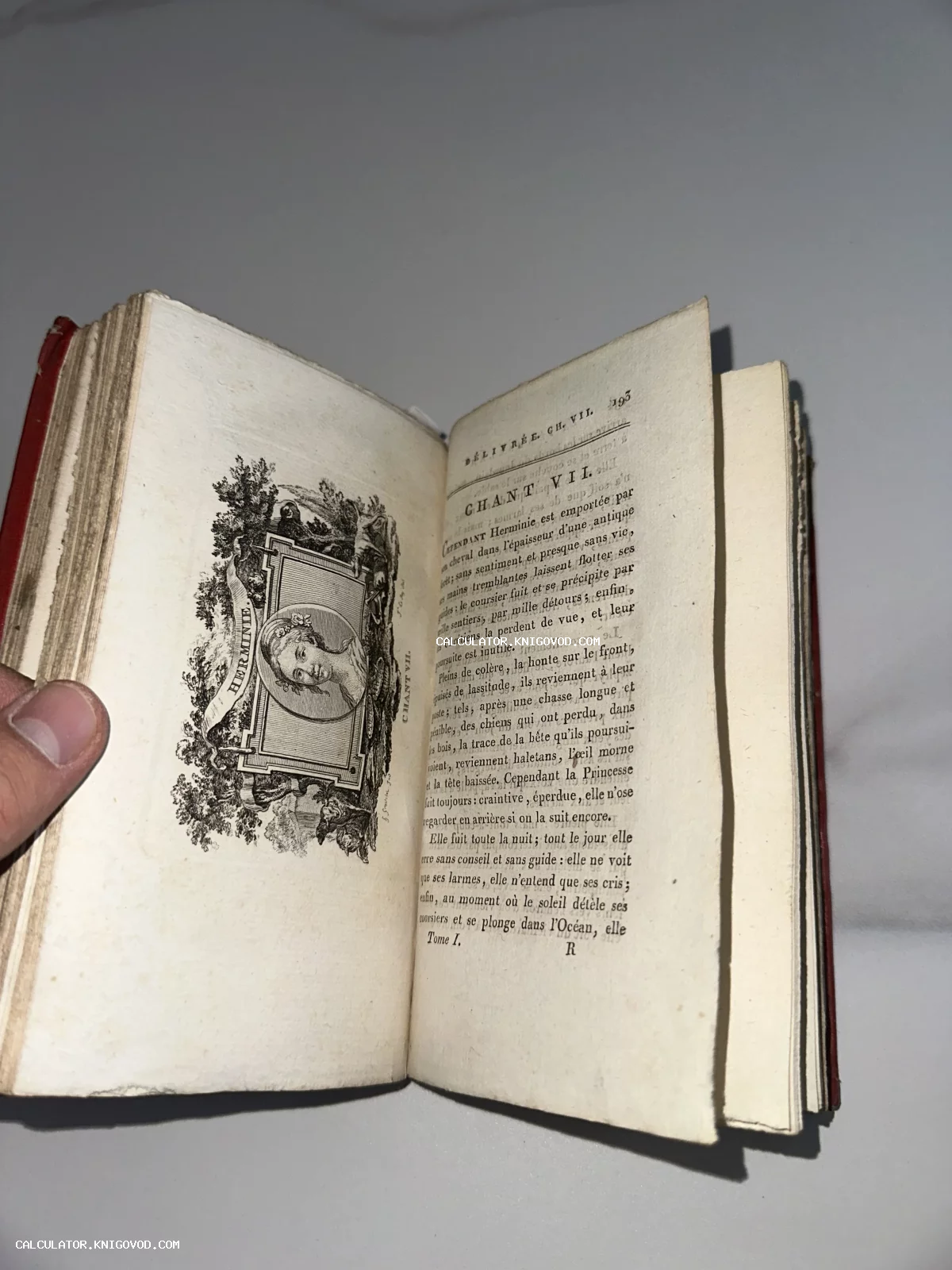 Разворот старинной книги с гравированным портретом Эрминии и текстом седьмой песни на французском языке.