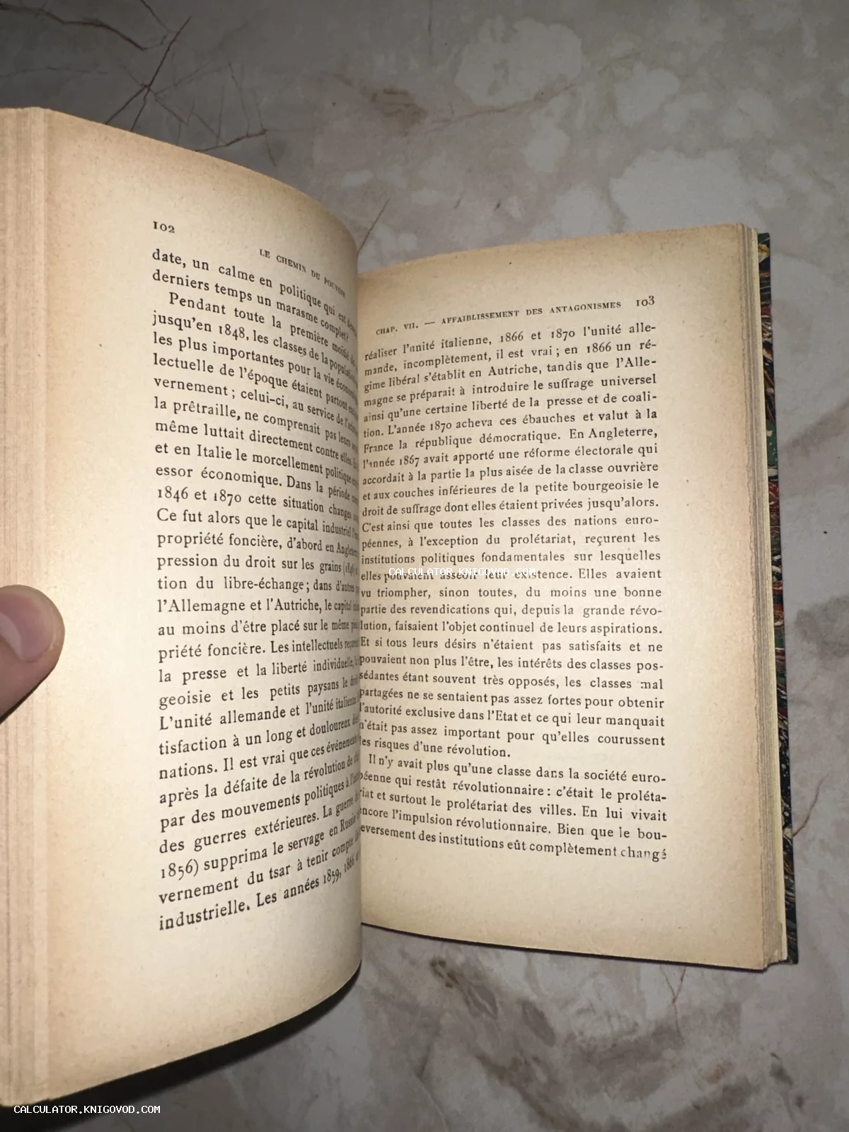 Разворот старинной книги на французском языке с текстом о политической истории Европы XIX века.