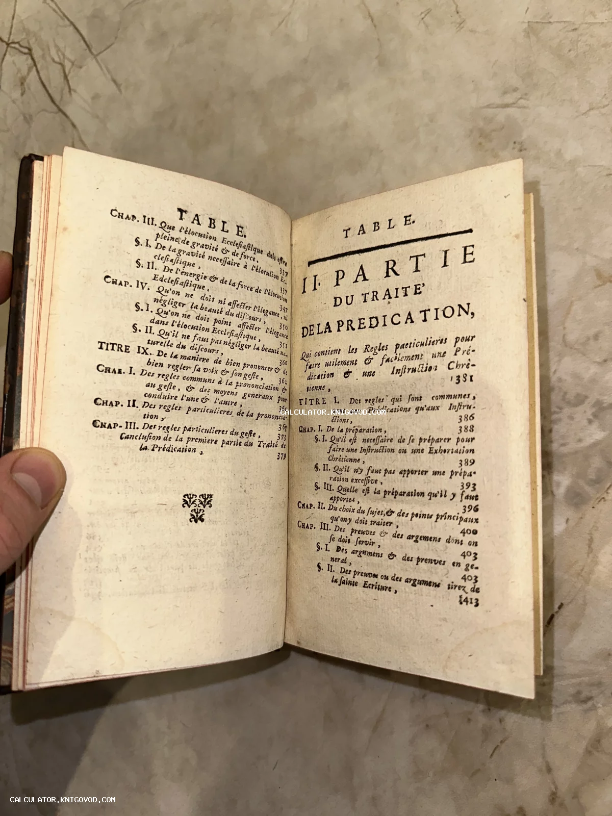 Разворот открытой старинной книги на французском языке с оглавлением второй части трактата о проповеди.