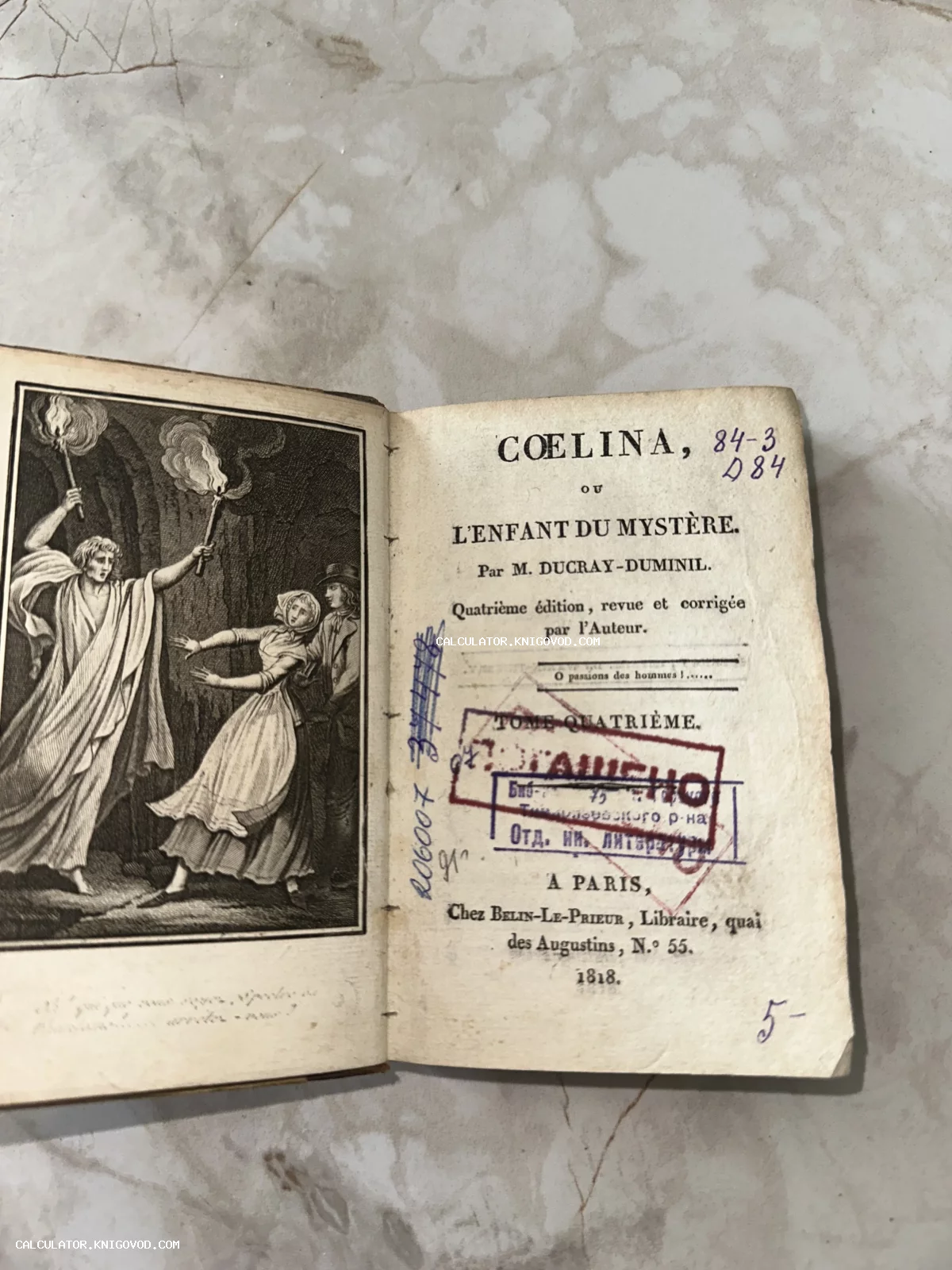 Разворот старинной книги с гравюрой на фронтисписе и титульным листом на французском языке, изданной в Париже в 1818 году.