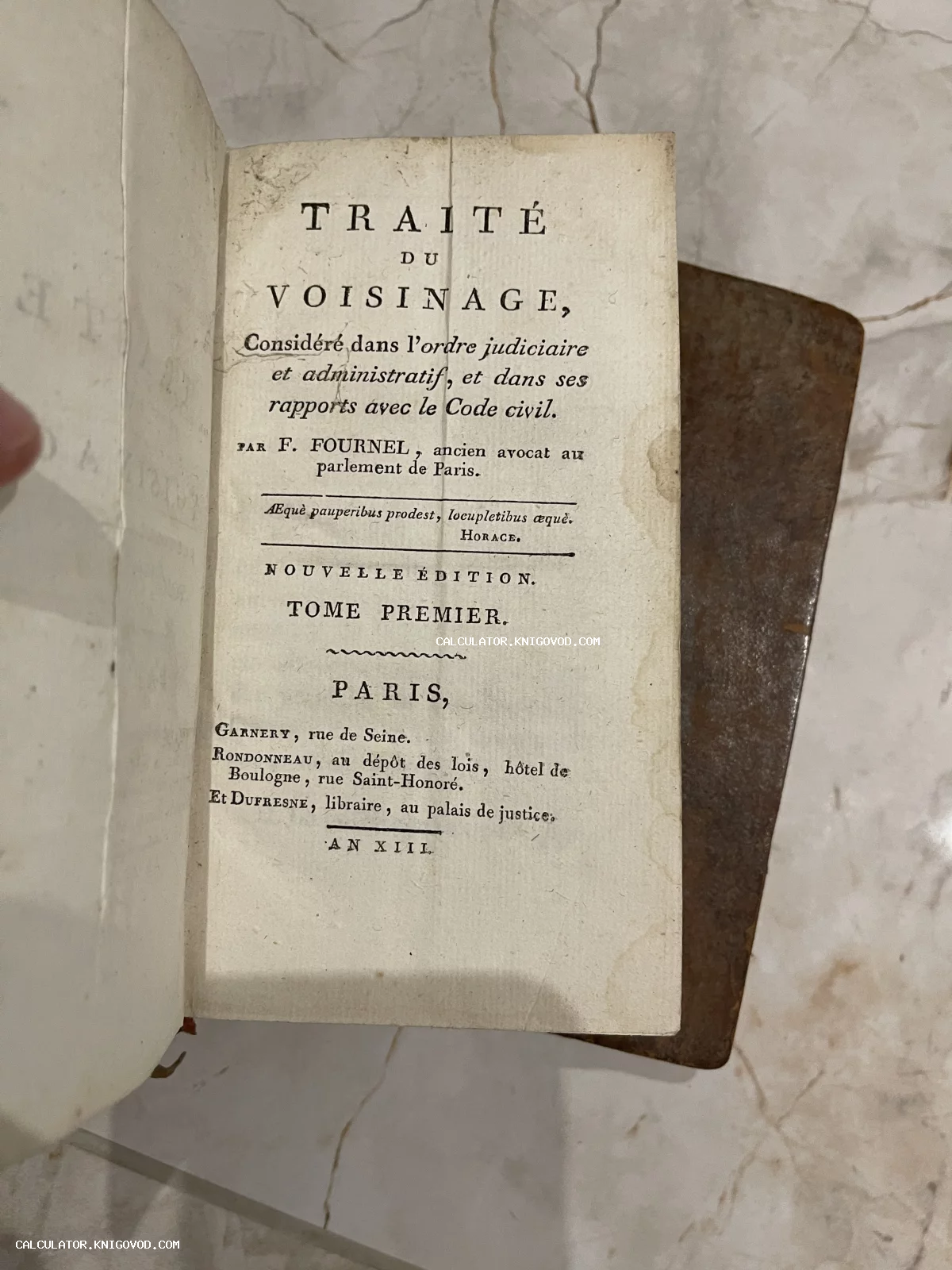 Титульный лист старинной французской юридической книги «Traité du voisinage», автор Ф. Фурнель, напечатанной в Париже в 13-й год республики (AN XIII).