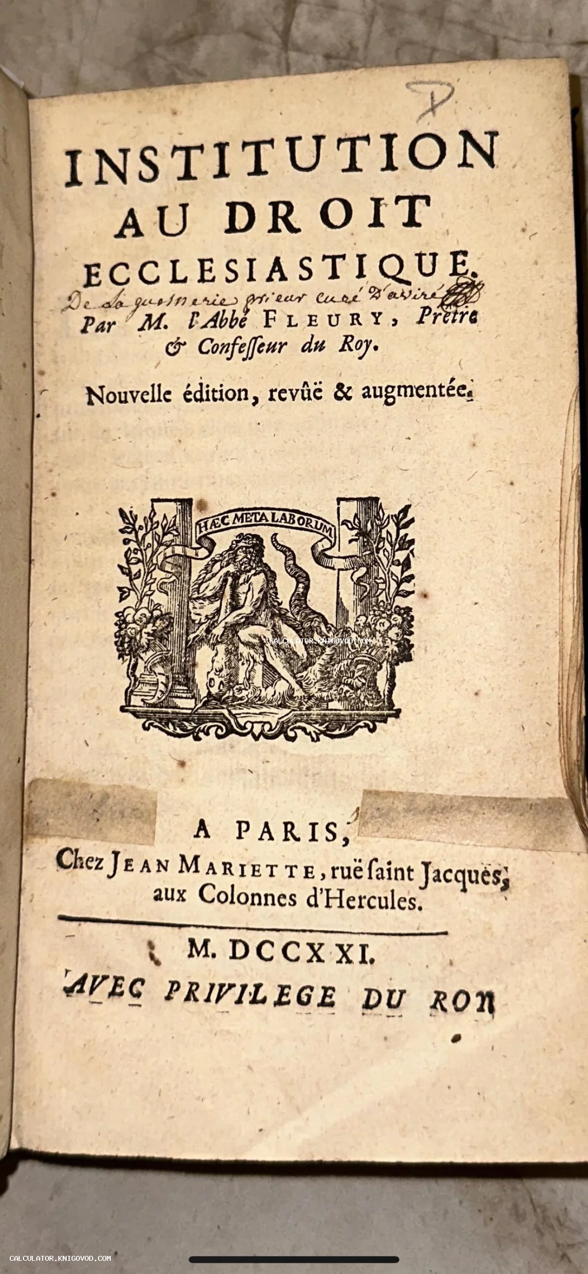 Титульный лист старинной французской книги 1721 года издания с гравированной виньеткой и латинскими надписями.