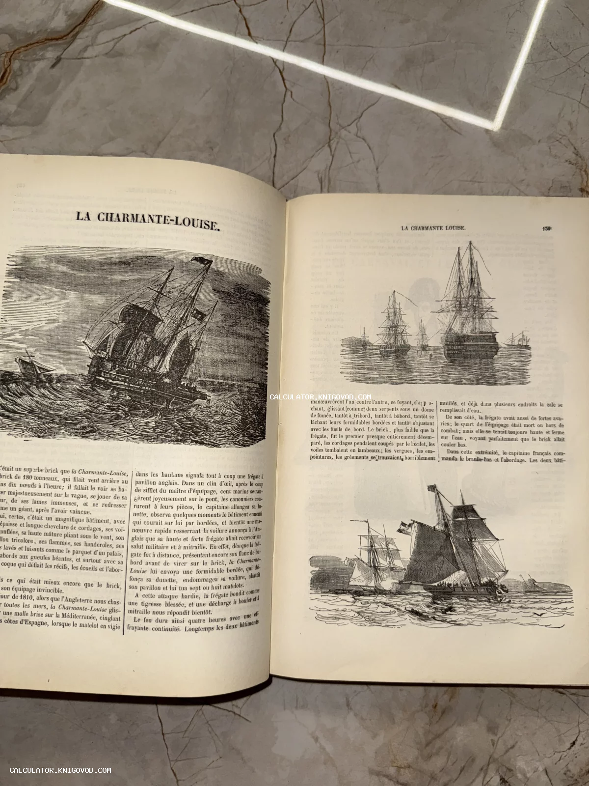 Разворот антикварной книги на французском языке с тремя детальными гравюрами парусных кораблей в море.