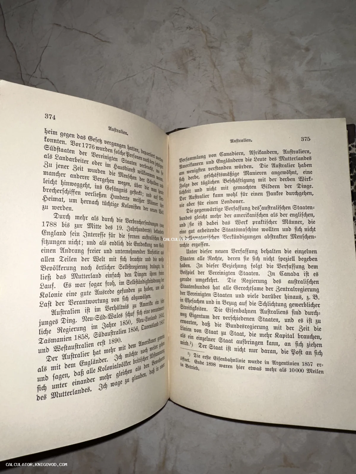 Разворот старинной книги с готическим шрифтом на немецком языке, заголовок Australien, страницы 374 и 375.