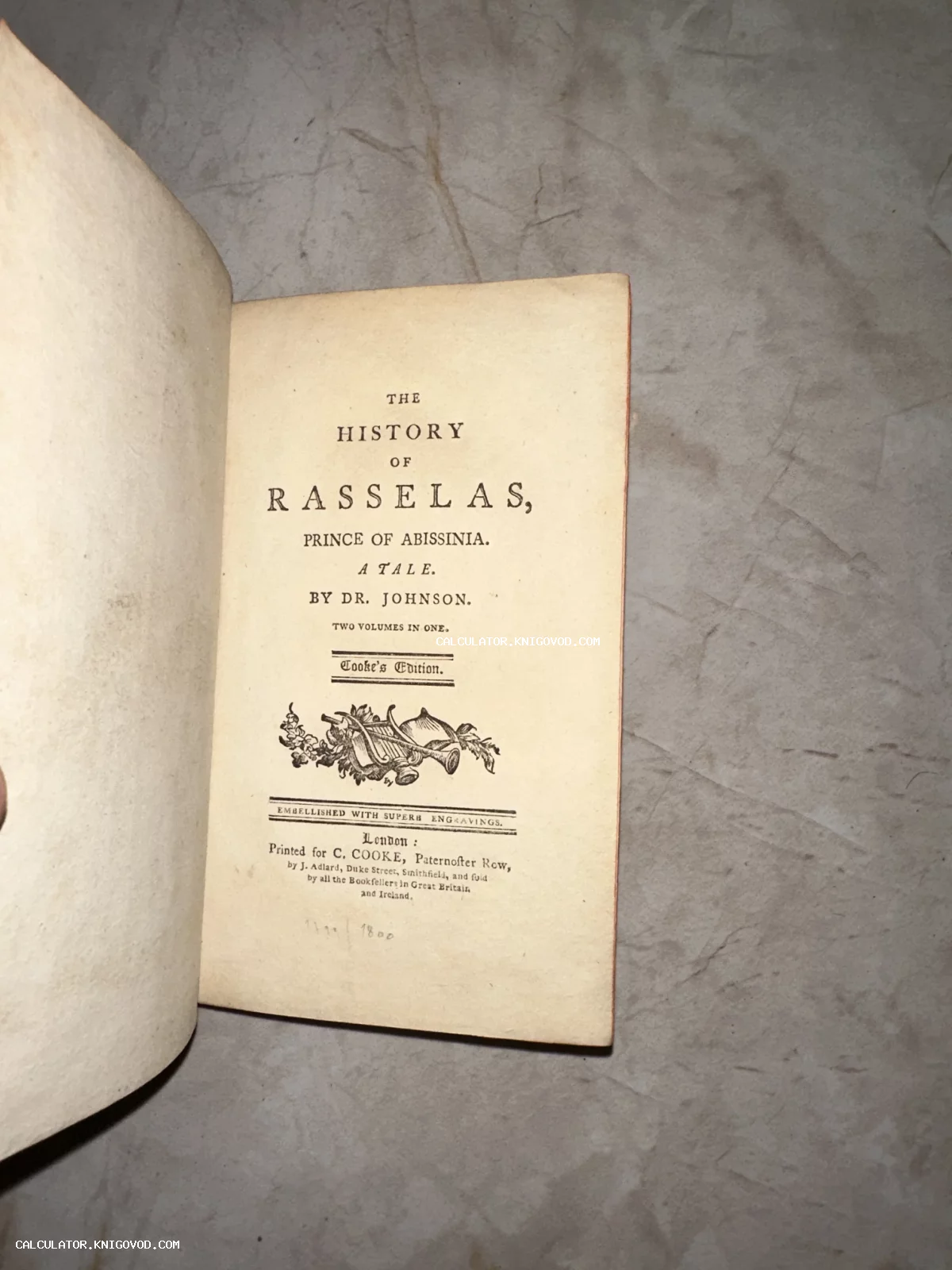Титульный лист старинной книги 1800 года «The History of Rasselas» Самуэля Джонсона на английском языке с типографской виньеткой.
