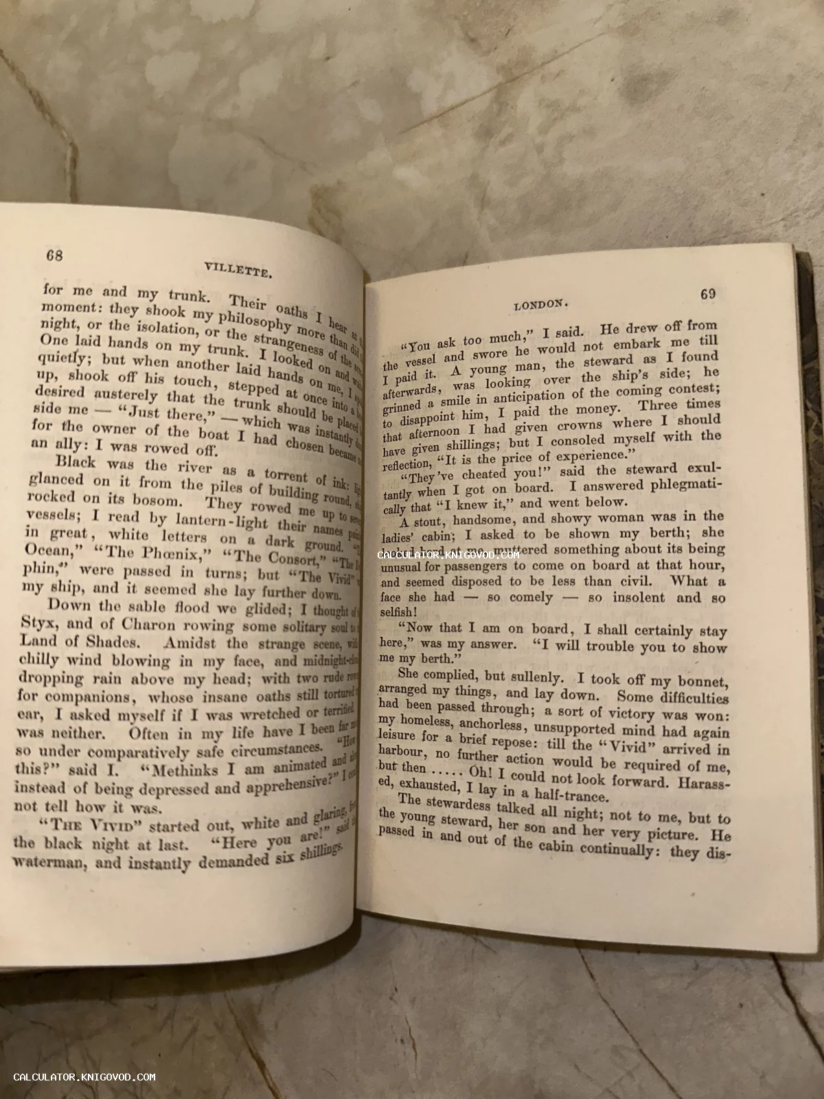 Разворот старой книги на английском языке с пожелтевшими страницами и заголовками Villette и London.