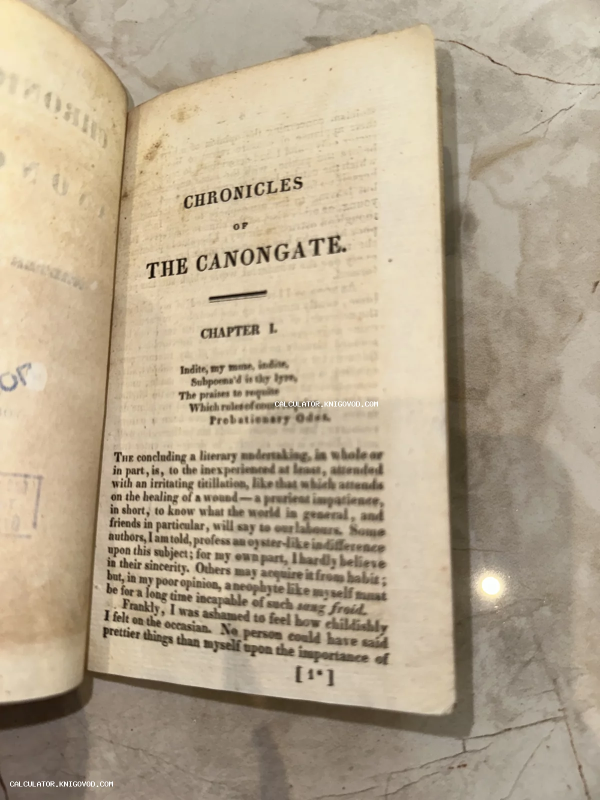 Разворот старинной английской книги с заголовком Chronicles of the Canongate и текстом первой главы.