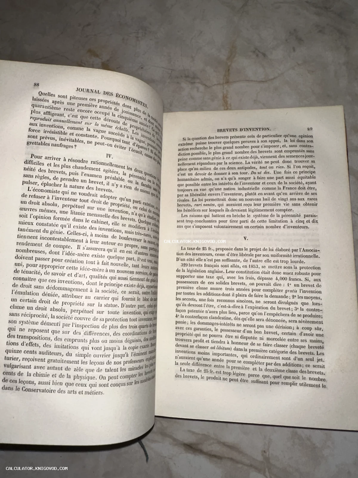 Разворот старинной книги на французском языке со статьей о патентах в экономическом журнале XIX века