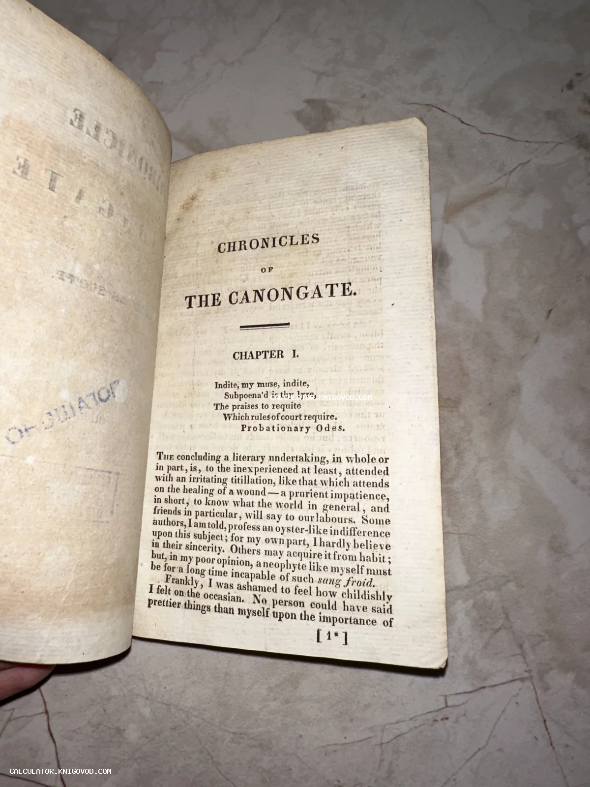 Открытая страница антикварной книги на английском языке с заголовком Chronicles of the Canongate, Chapter I.