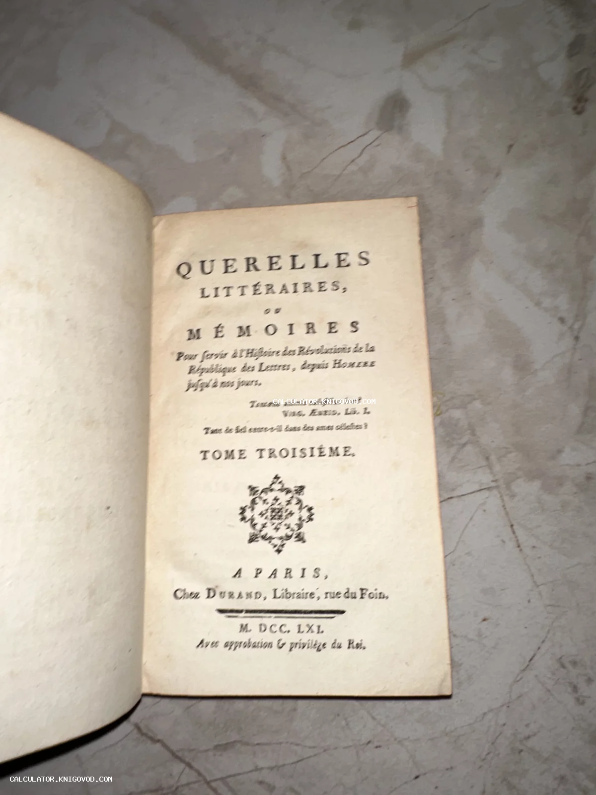 Титульный лист французской книги 1761 года Querelles Littéraires, Tome Troisième, изданной в Париже.