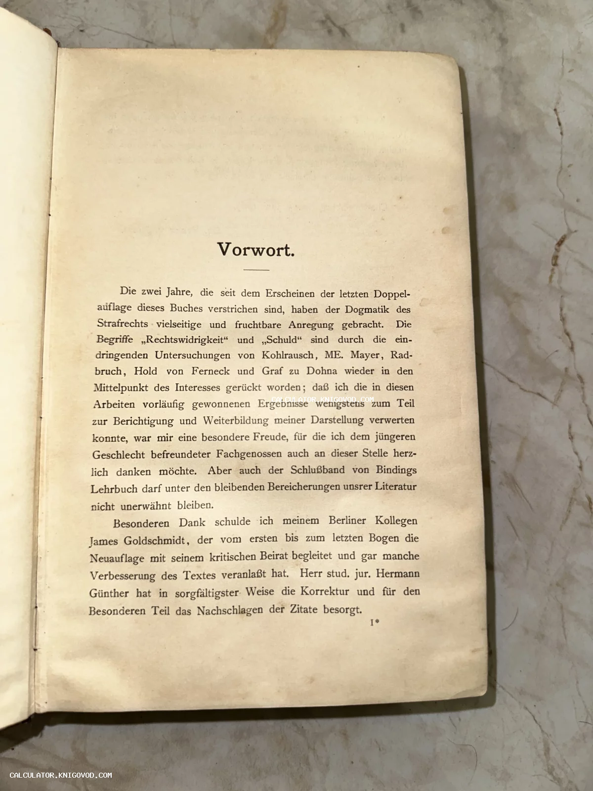 Старинная книга на немецком языке, открытая на странице с заголовком Vorwort.