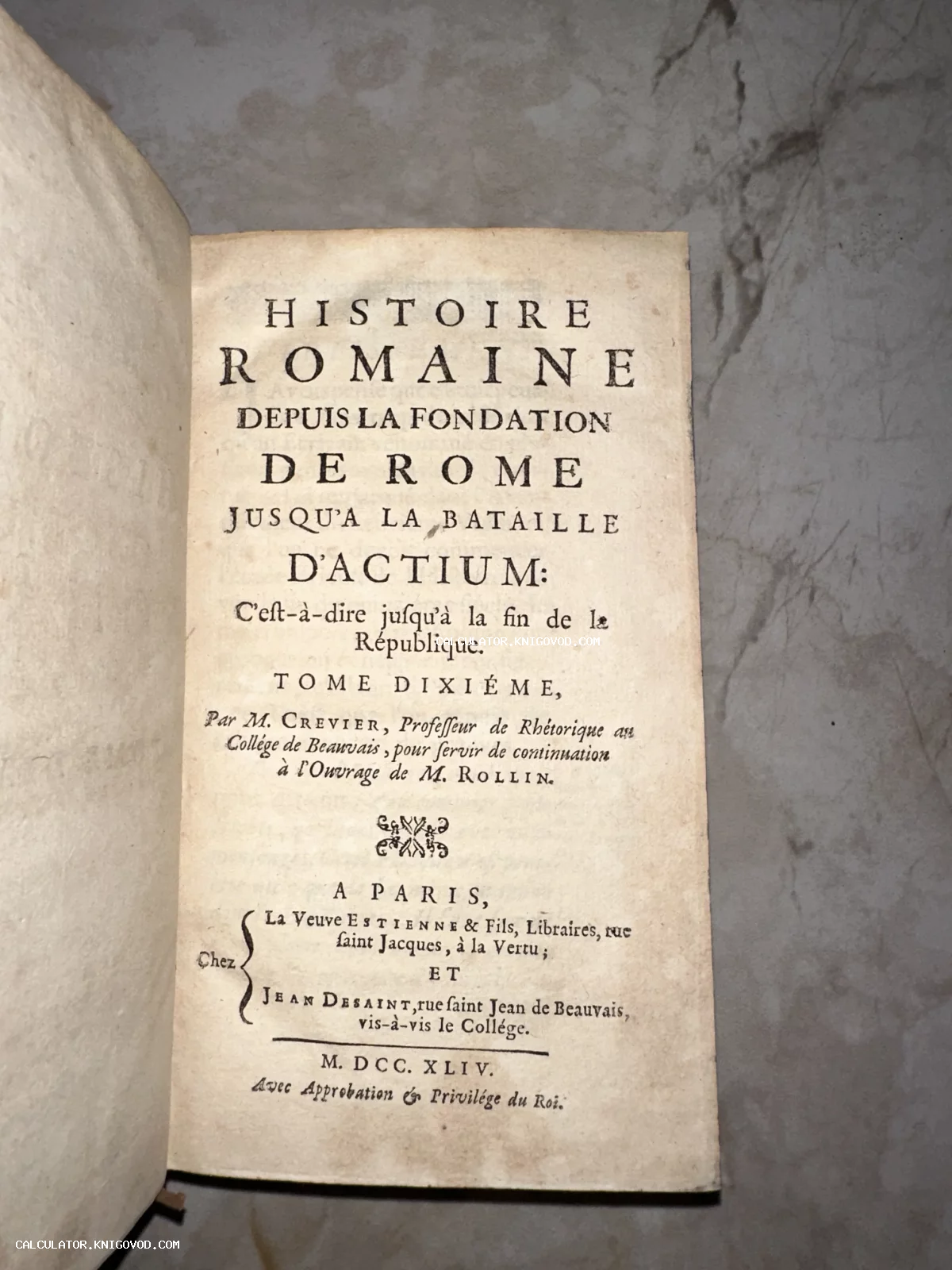 Титульный лист старинной французской книги по истории Рима, изданной в Париже в 1744 году.