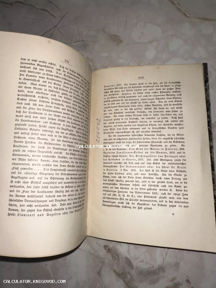 Разворот старинной книги с текстом на немецком языке, напечатанным готическим шрифтом фрактура.