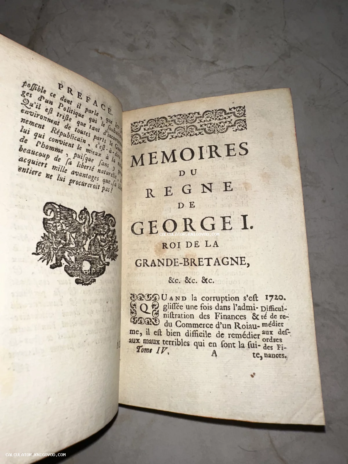 Разворот старинной книги на французском языке с заголовком Memoires du Regne de George I и гравированными виньетками.