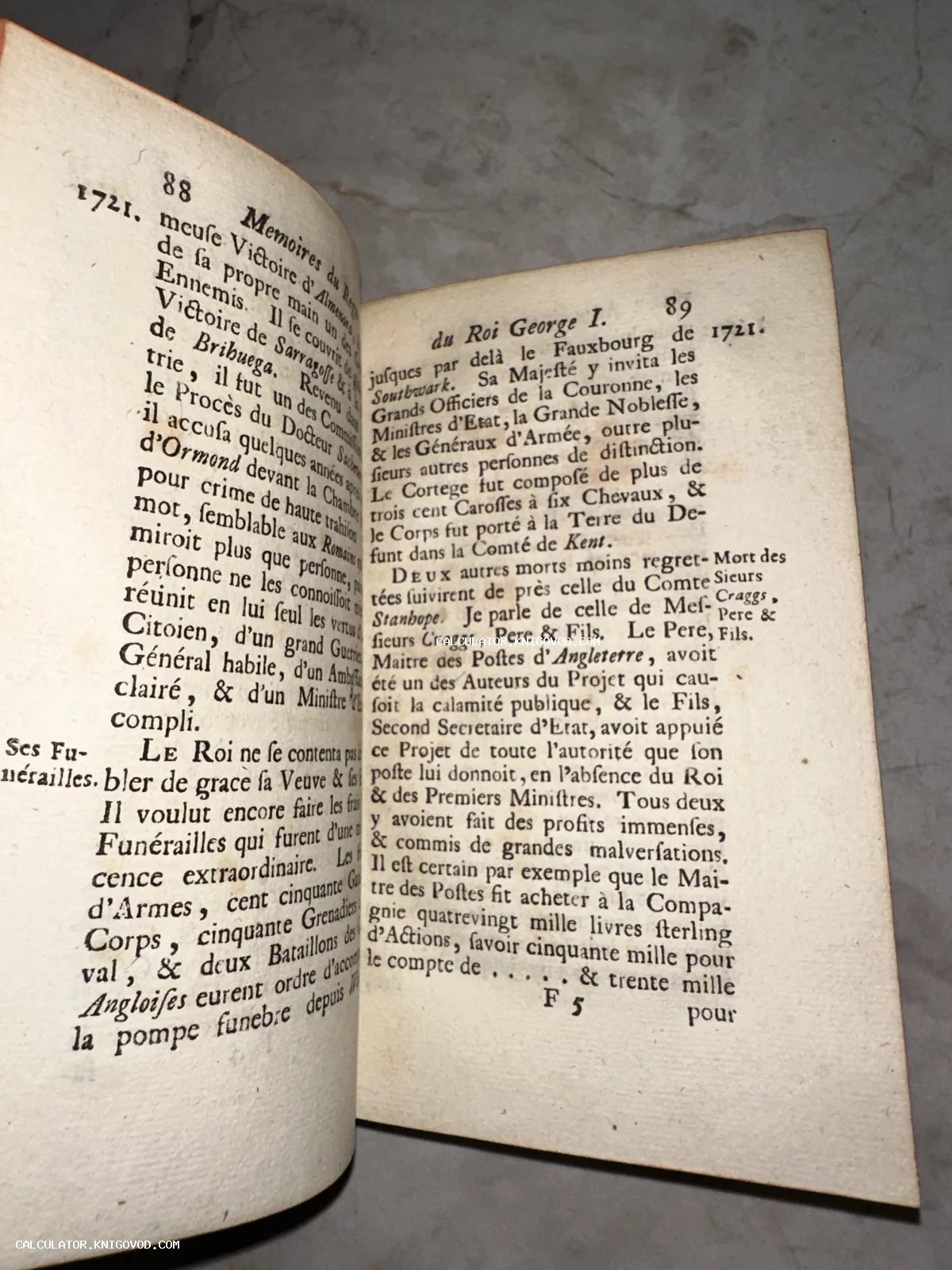 Разворот антикварной книги на французском языке с текстом Memoires du Regne du Roi George I, страницы 88 и 89.
