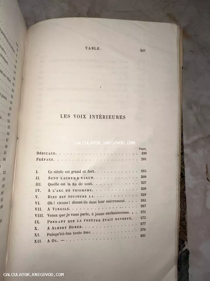 Страница оглавления старинной французской книги с заголовком Les Voix Interieures и списком глав на пожелтевшей бумаге.