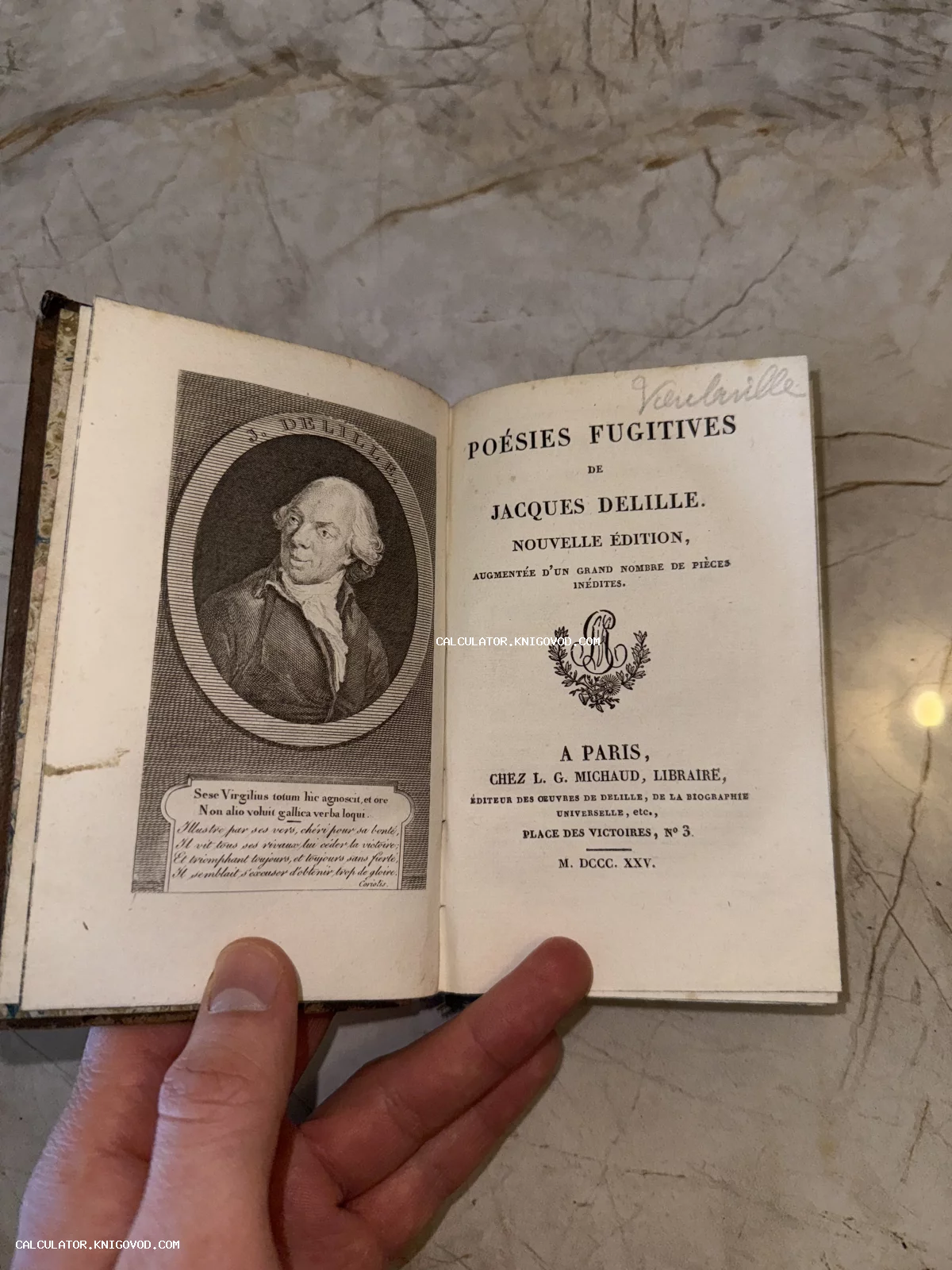 Разворот старинной книги 1825 года с гравированным портретом Жака Делиля и титульным листом на французском языке.