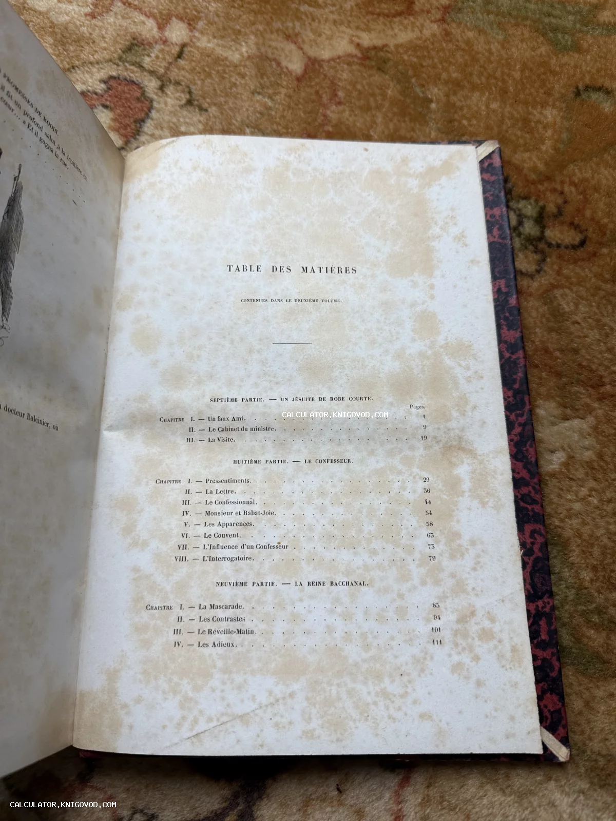 Раскрытая старинная книга на французском языке с заголовком Table des Matières и характерными пятнами времени на бумаге.