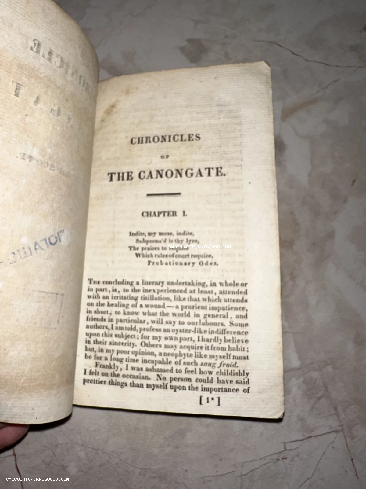 Разворот старинной книги на английском языке с заголовком Chronicles of the Canongate и текстом первой главы.