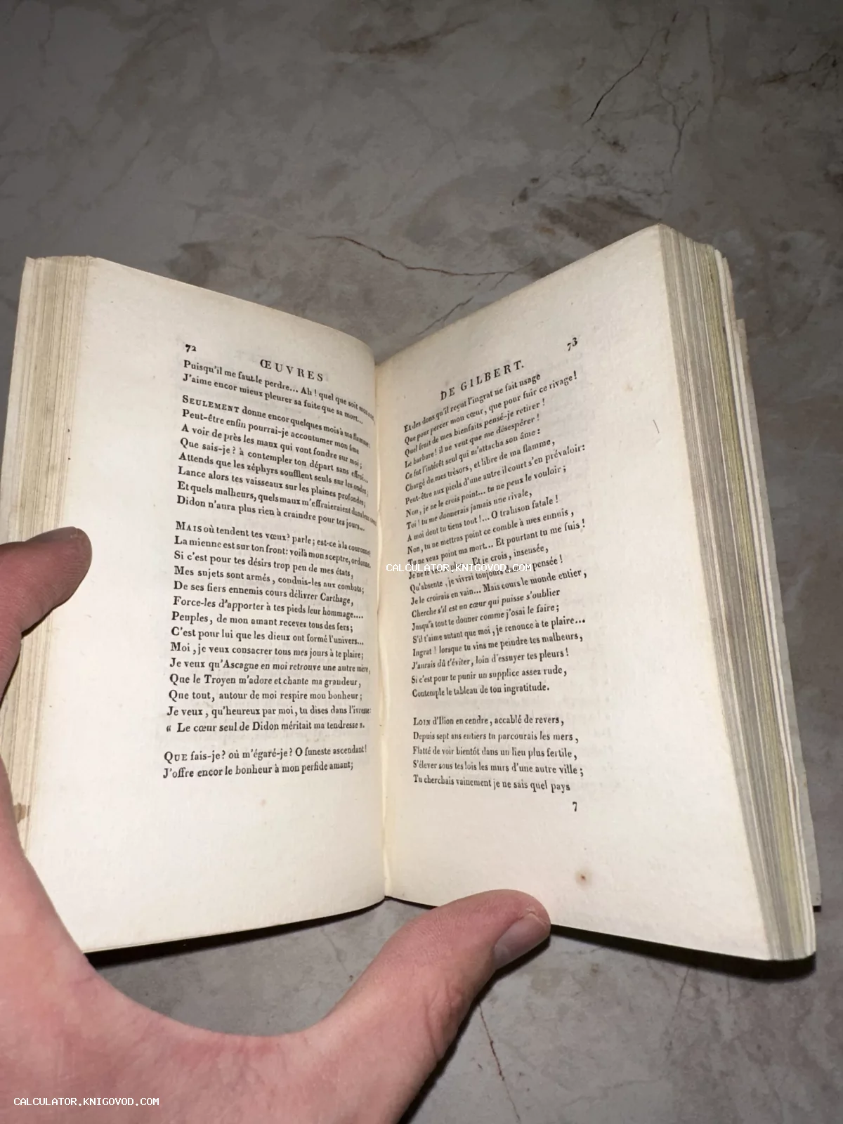 Разворот антикварной книги на французском языке с заголовком Oeuvres de Gilbert, страницы 72 и 73.