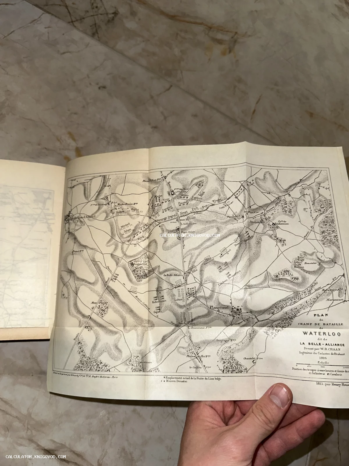 Старинная складная карта-схема битвы при Ватерлоо с обозначением позиций войск, рельефа местности и населенных пунктов.