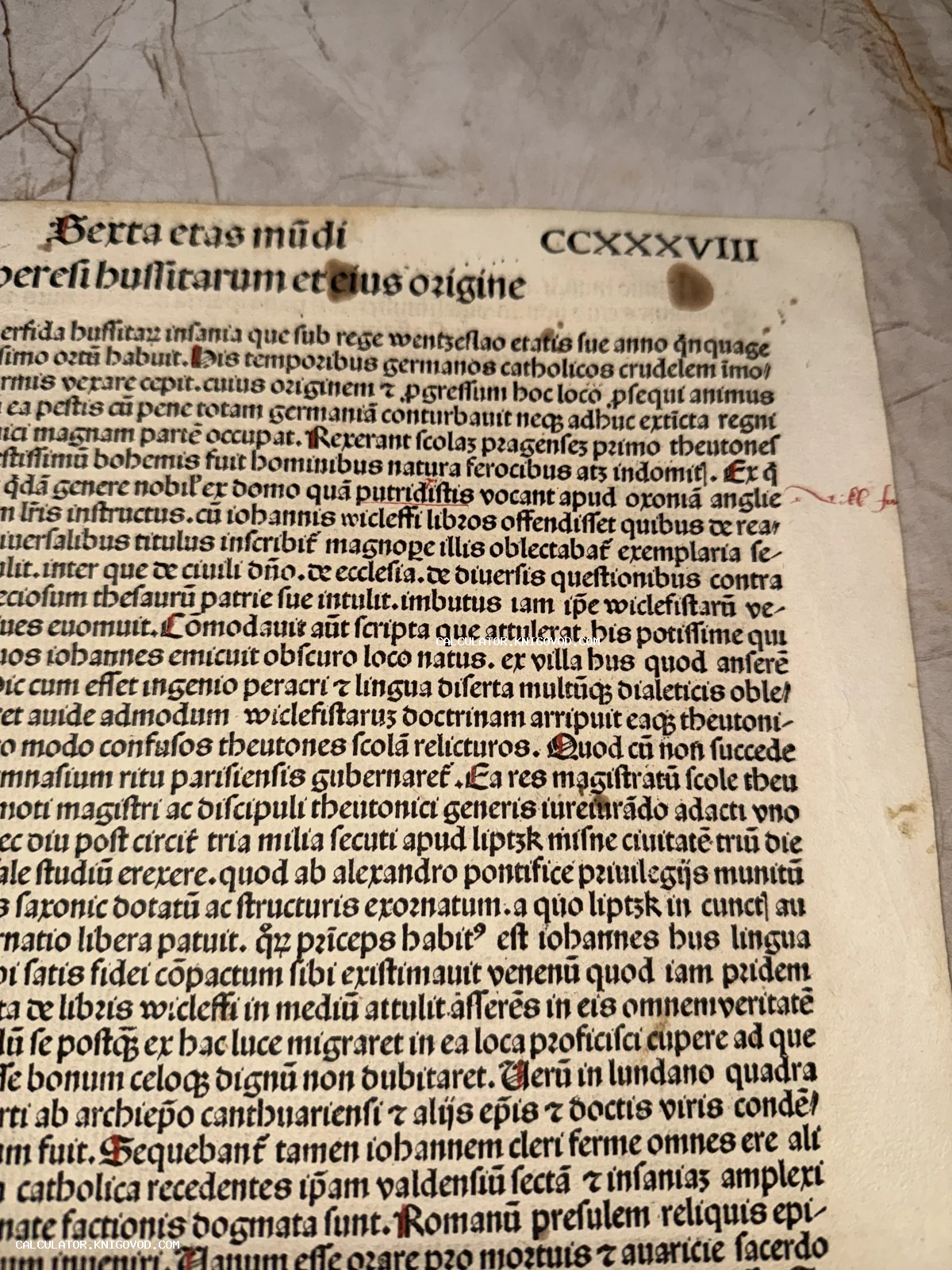 Страница антикварной инкунабулы с латинским текстом готическим шрифтом и заголовком Sexta etas mundi.