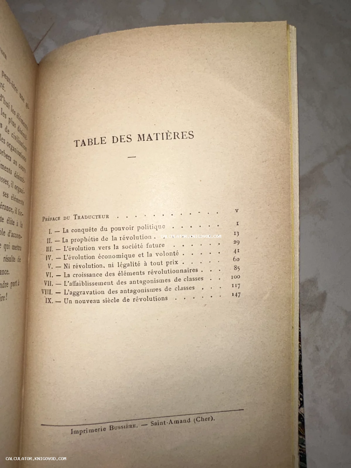 Страница старинной книги с оглавлением на французском языке «Table des matières» и списком глав о политике и революции.