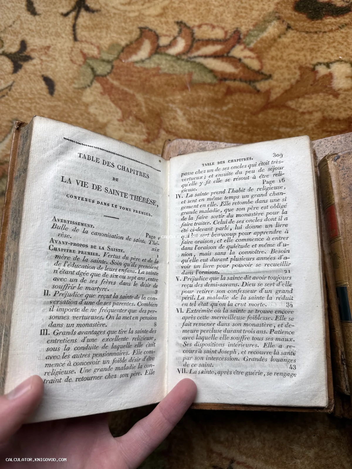 Разворот старинной книги с текстом оглавления «La Vie de Sainte Thérèse» на французском языке.