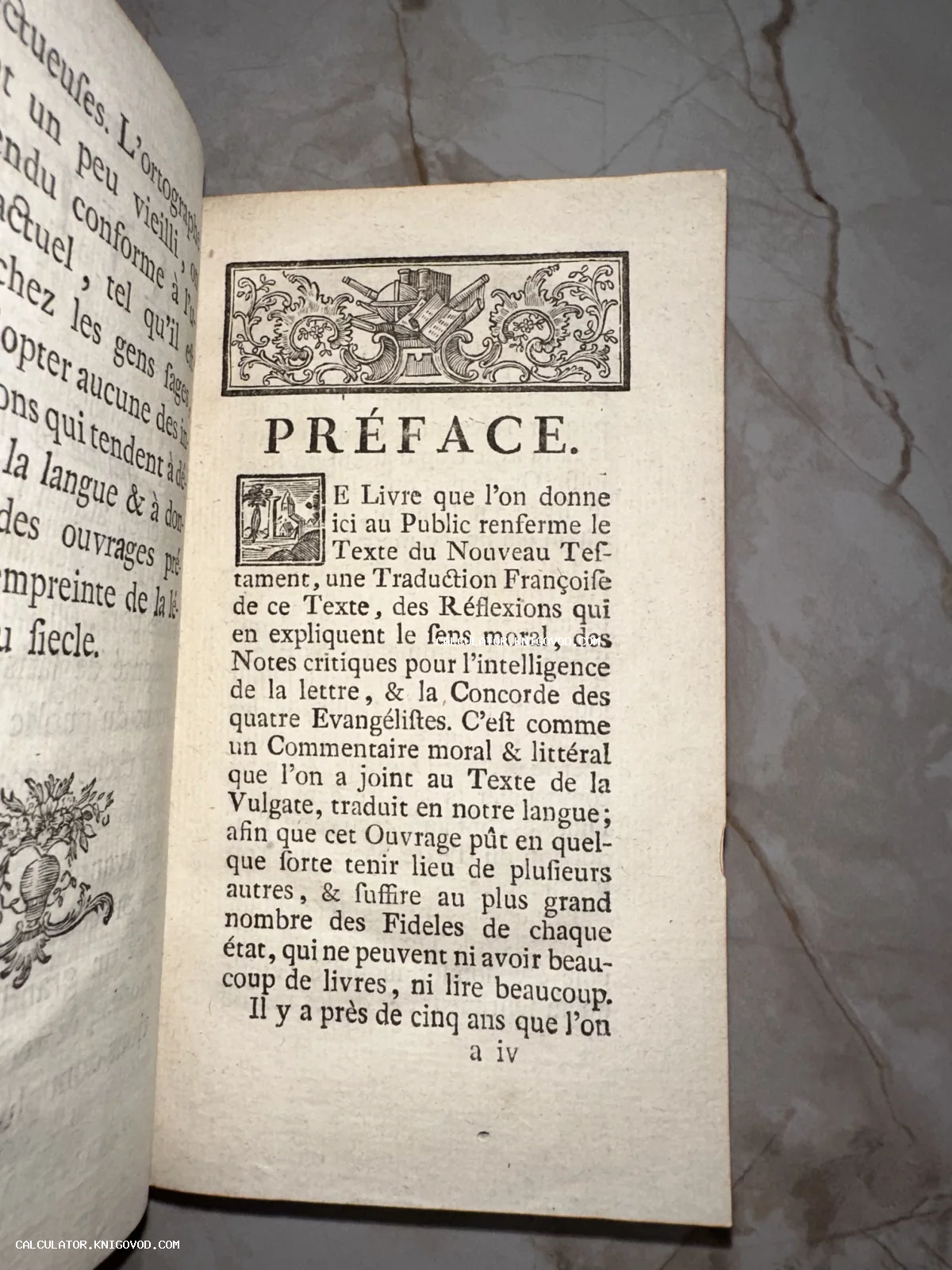 Страница антикварной книги на французском языке с заголовком Preface, декоративной виньеткой и гравированной буквицей.