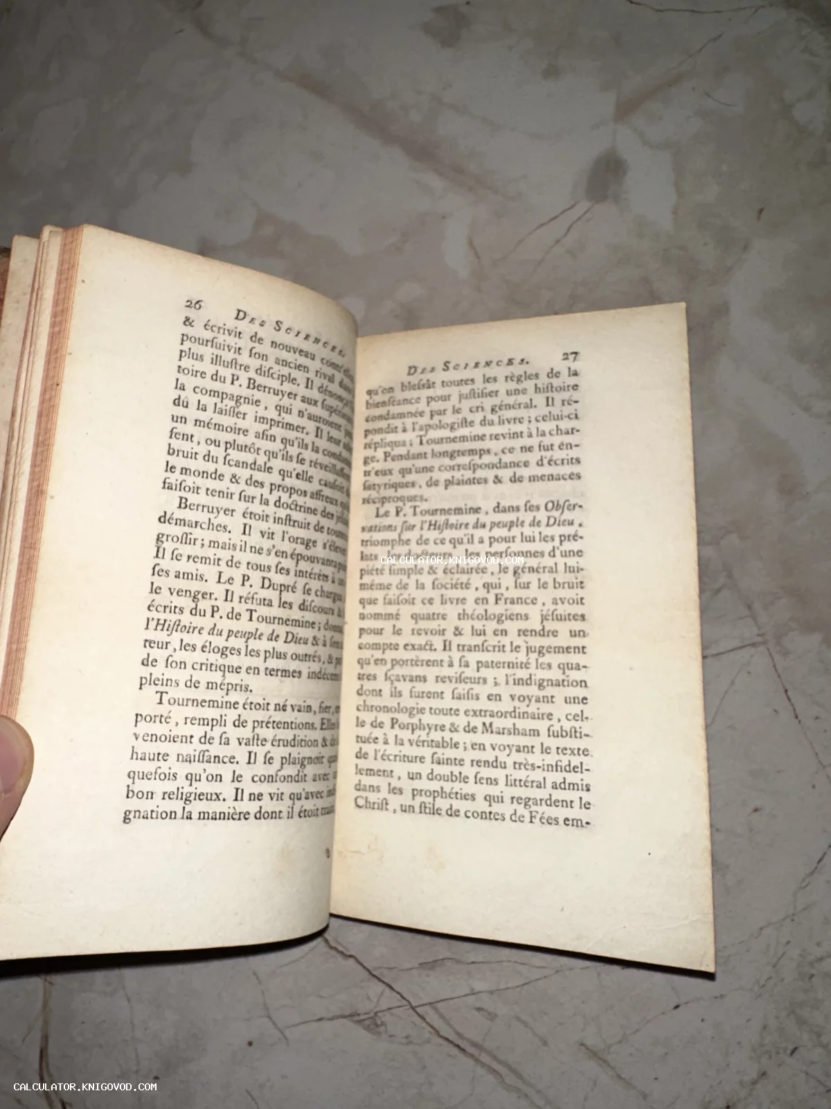 Фотография разворота антикварной книги на французском языке, страницы 26 и 27 с заголовком «Des Sciences».