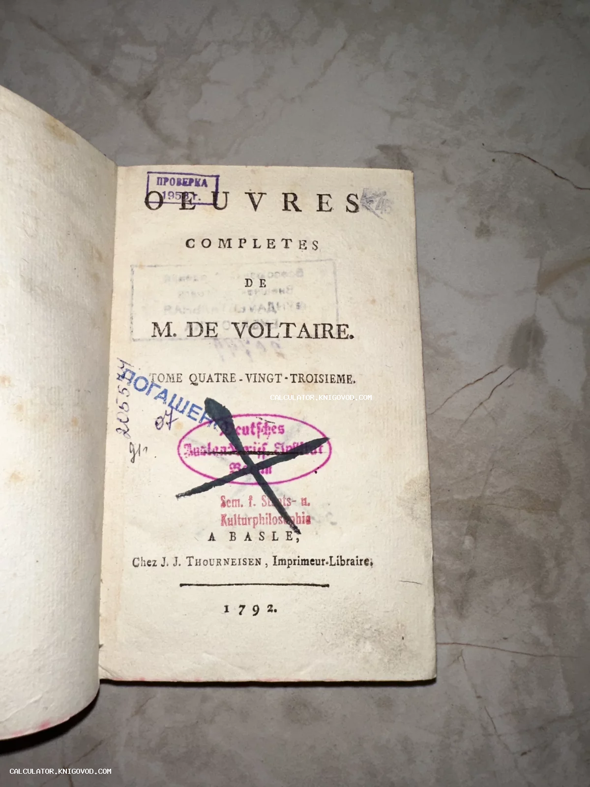 Титульный лист антикварного издания сочинений Вольтера 1792 года с библиотечными штампами.