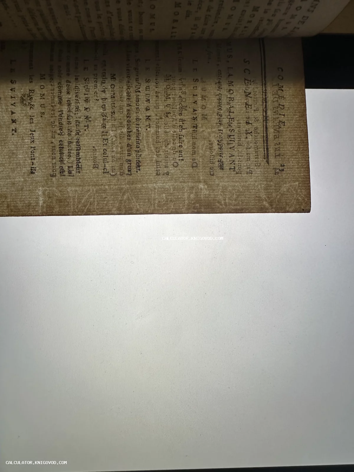 Фрагмент страницы антикварной книги на французском языке с заголовком Comédie и именами персонажей.