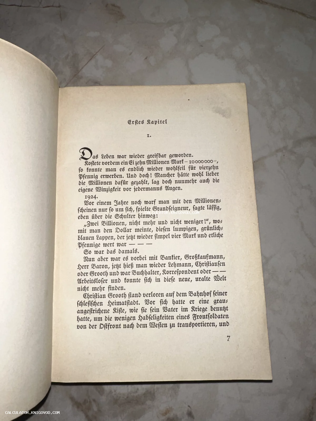 Первая страница главы старинной немецкой книги, напечатанная шрифтом Фрактура на пожелтевшей бумаге.