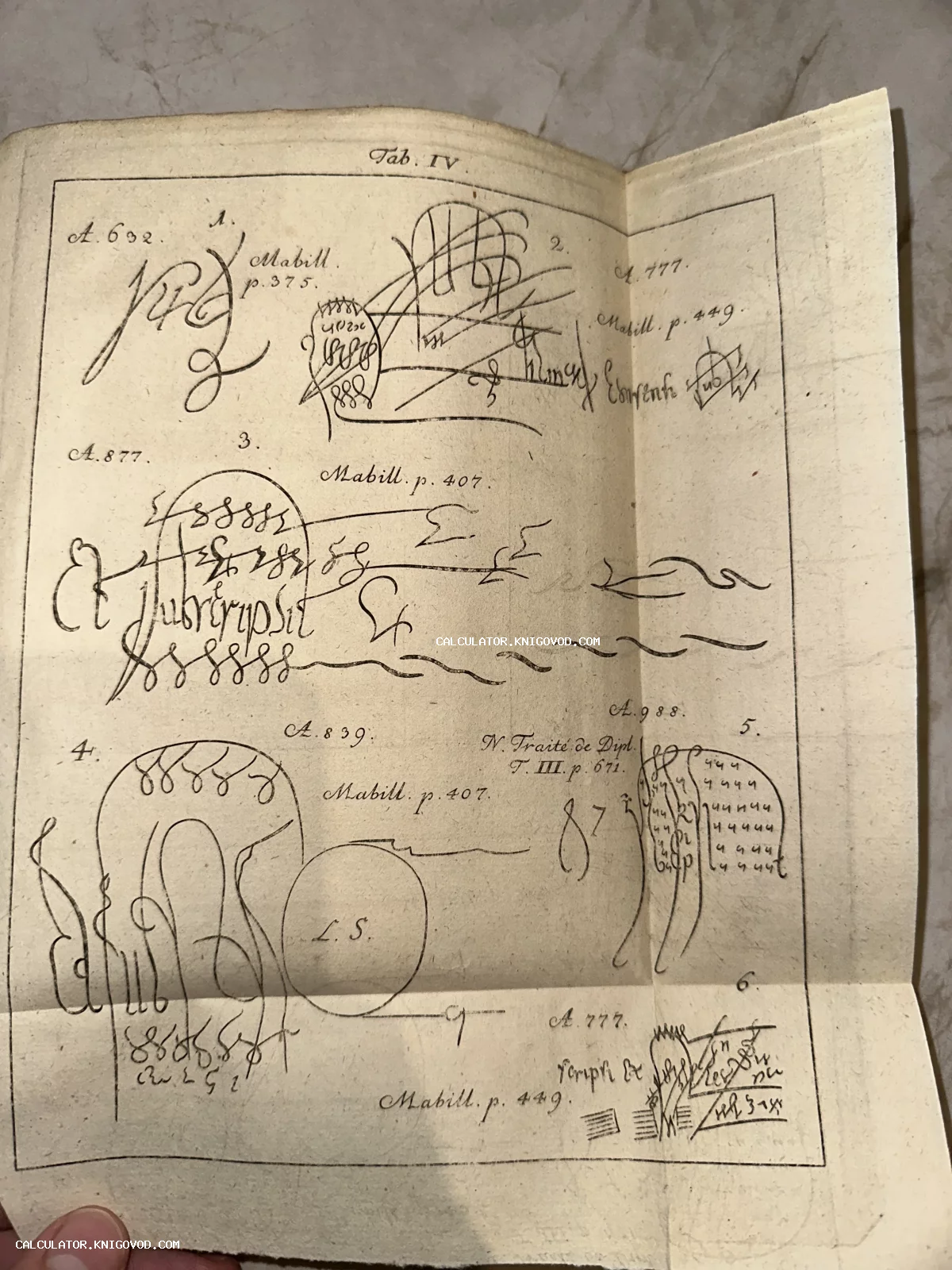 Страница антикварной книги с гравированными примерами средневековых подписей, монограмм и каллиграфических элементов.