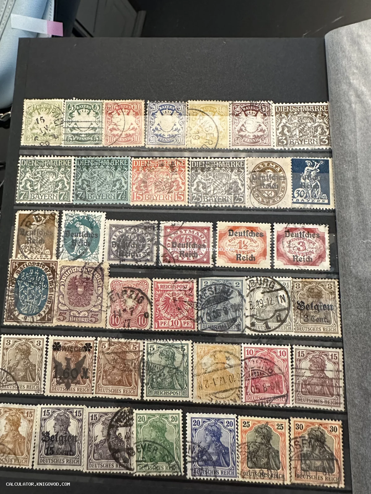 Страница филателистического альбома с редкими марками Баварии и Германской империи конца XIX — начала XX века с почтовыми штемпелями.