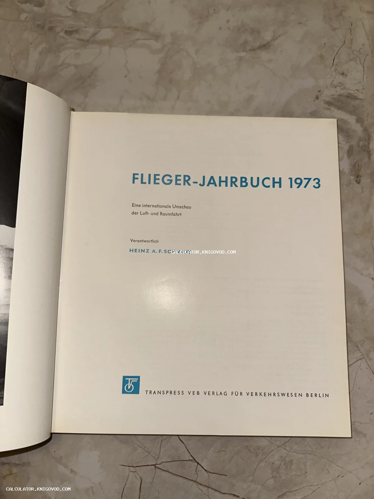 Титульный лист немецкого издания Flieger-Jahrbuch 1973 о достижениях авиации и космонавтики.