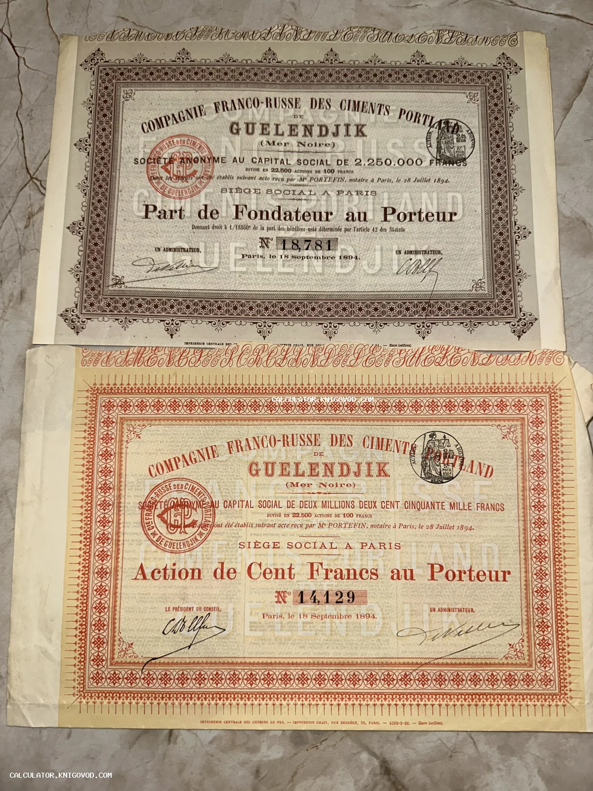 Два антикварных финансовых документа: акция и учредительский пай Франко-Русской компании портландцемента в Геленджике с печатями и подписями.