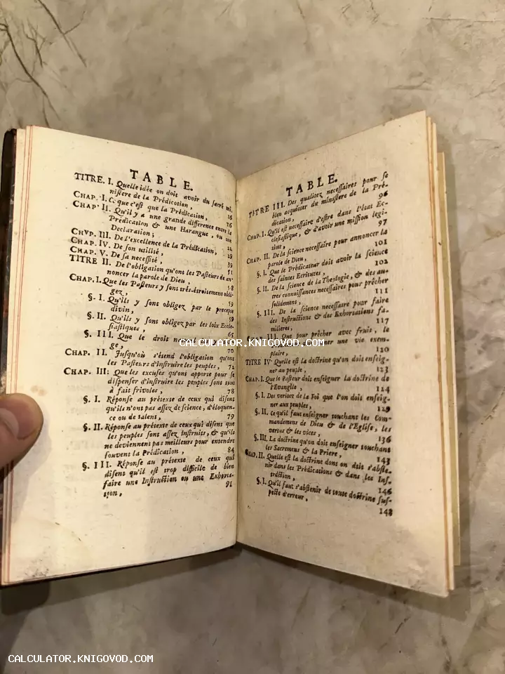 Разворот старинной книги на французском языке с заголовком Table (Оглавление) на пожелтевших страницах.