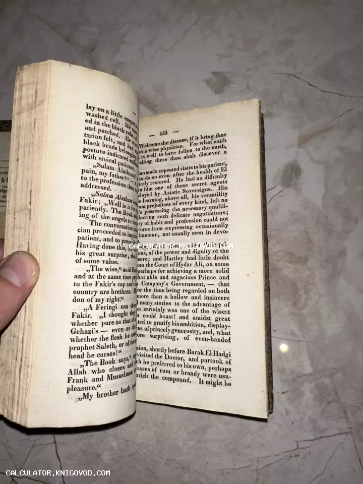 Разворот антикварной книги с пожелтевшими страницами и английским текстом, упоминающим восточных персонажей.
